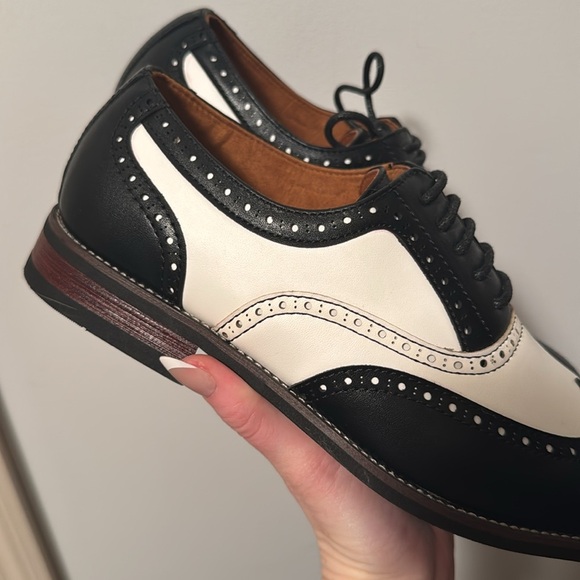 Ferro Aldo Black and White 50s Inspired Sadle Oxford Shoes - Picture 7 of 8